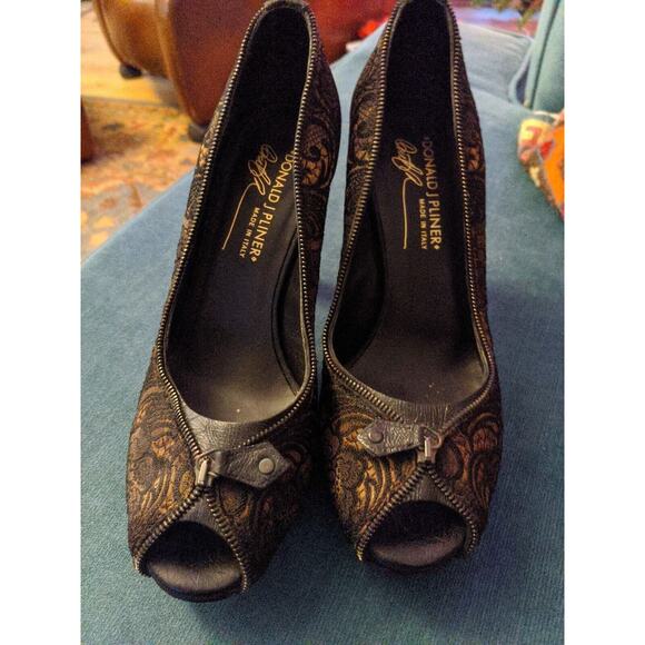 Dressy Donald Pliner Italian Zipper-Edged Black On Gold Heels Size 7.5 Open Toe - Picture 4 of 6